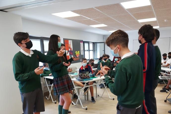 Una Batalla De Gallos Para Fomentar El Emprendimiento Puertoie El